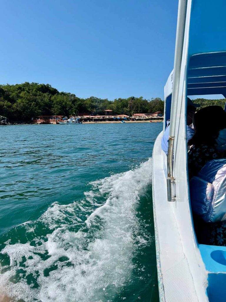 water taxi bring tourists to isla ixtapa island