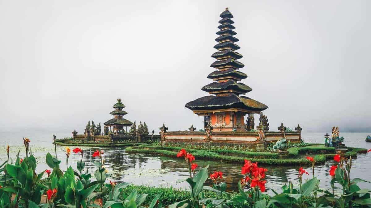 ulun danu water temple one of the best things to do in north bali
