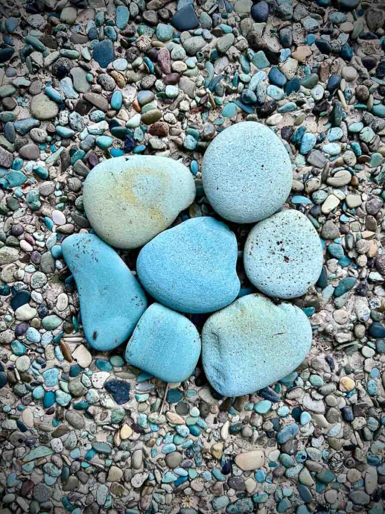 blue stone beach rocks near ende