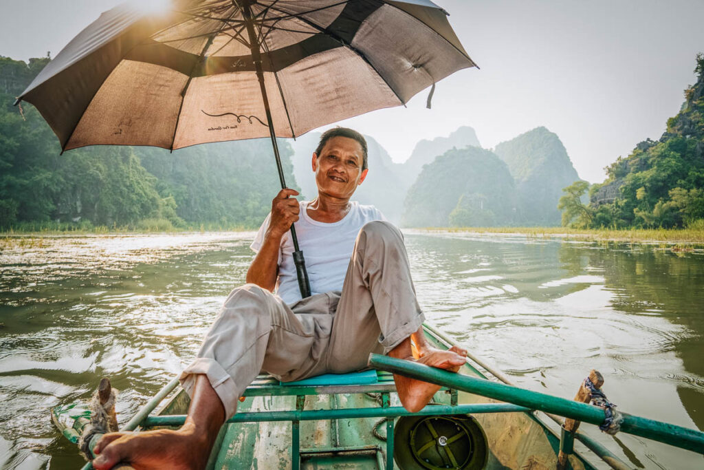 the boatman from the tam coc boat tour
