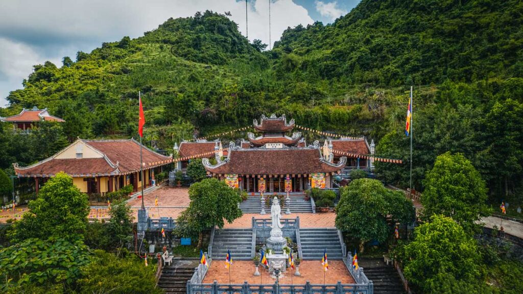 The Trúc Lâm Phật Tích Pagoda