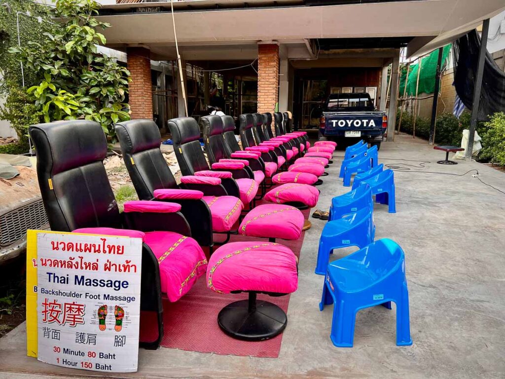 massage prices of thai outdoor street massage parlor
