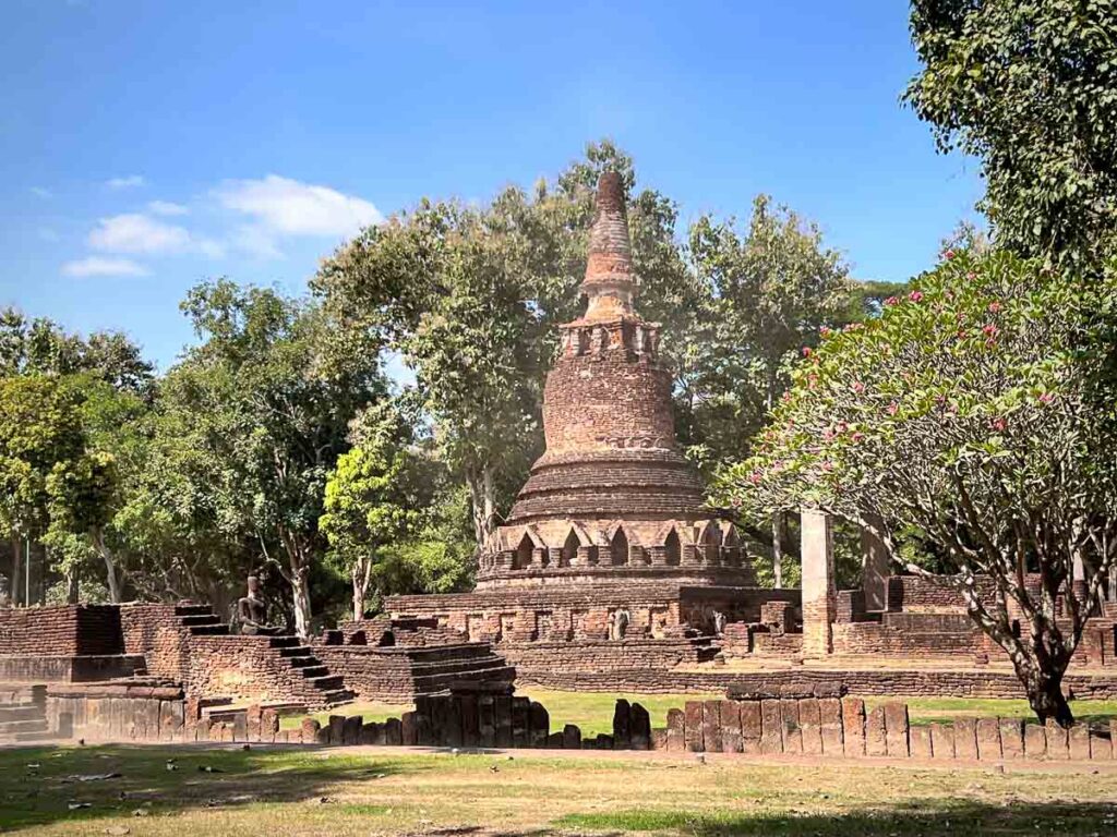 Kamphaeng Phet Historical Park, a thing to do around sukhothai