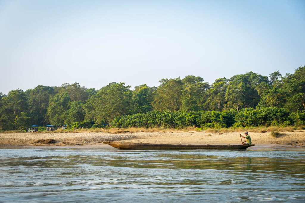 canoe ride in chitwan national park