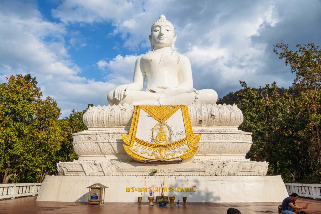 the big white buddha, a thing to do in pai thailand