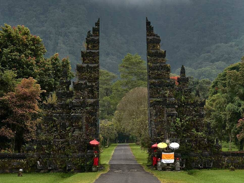 handara gate an instrammable bali bucket list thing to see