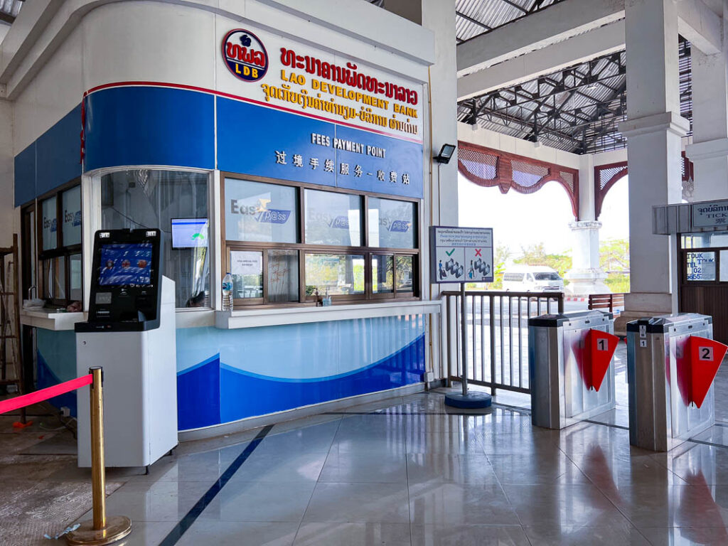 visa payment to enter the Chiang Khong to Huay Xai laos passport control booth