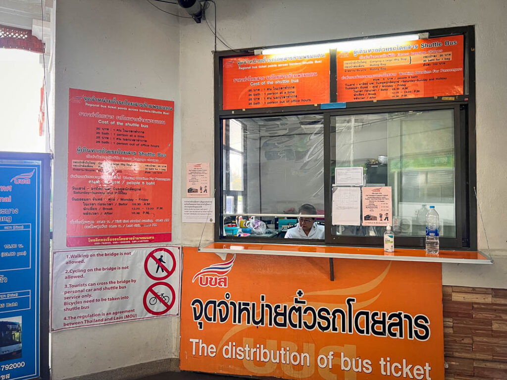 the Chiang Khong to Huay Xai bus kiost to buy tickets