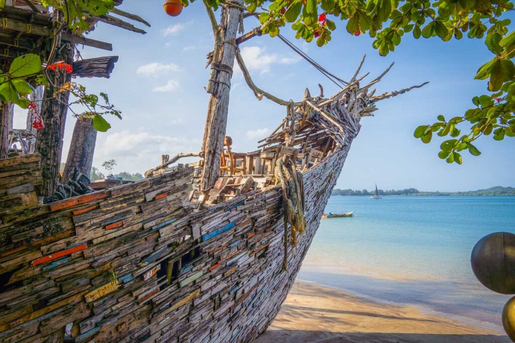 pirate facade of hippy bar on buffalo bay