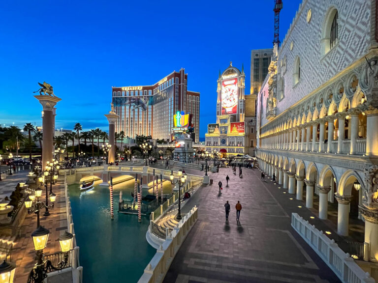 What is Las Vegas Famous For? 25 Things Sin City is Known For