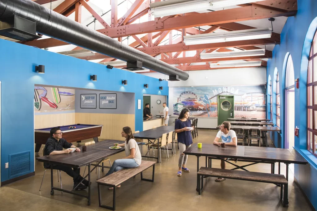hi santa monica hostel community lounge
