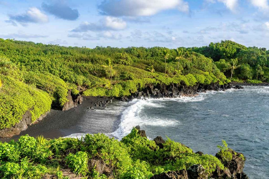 Hawaii, black sand of Waiʻanapanapa Beach, Maui