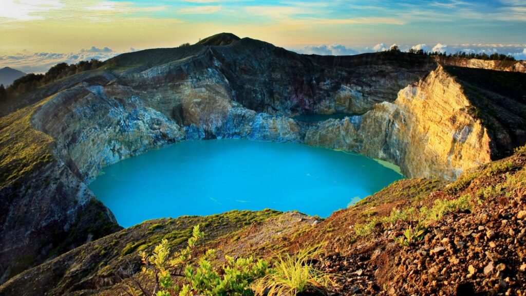 Tiwu Nuwa Muri Ko'o Fai crater, Mount Kelimutu, Indonesia