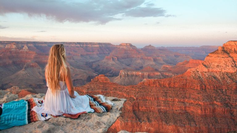 Grand Canyon Woman Sitting on Cliff, Scopio Canva