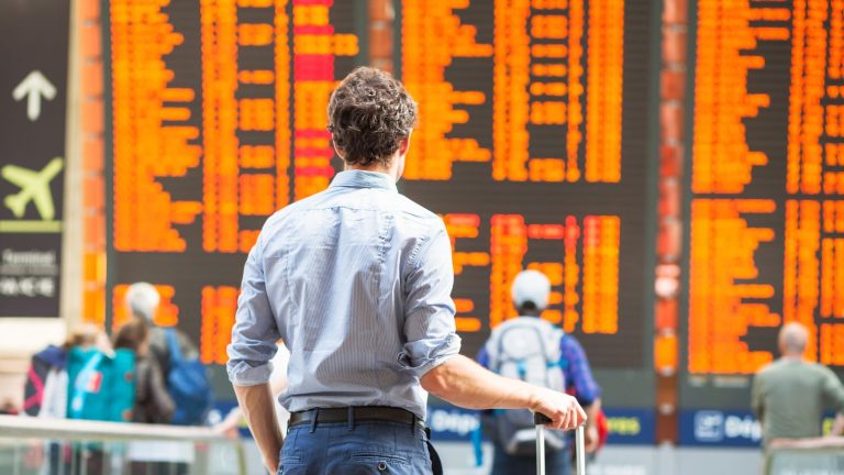 delay of flight, people passengers waiting in airport